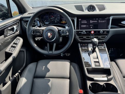 New 2026 Porsche Macan image 17