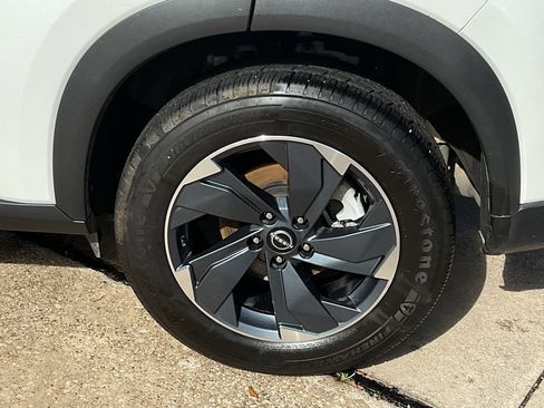 Used 2025 Nissan Rogue SV image 8