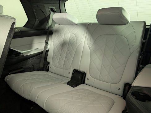 New 2026 BMW X7 xDrive40i w/ M Sport Package image 16