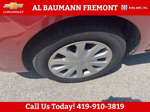 Used 2018 Nissan Versa SV FWD image 5