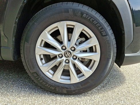 Used 2023 Toyota Corolla Cross LE image 8