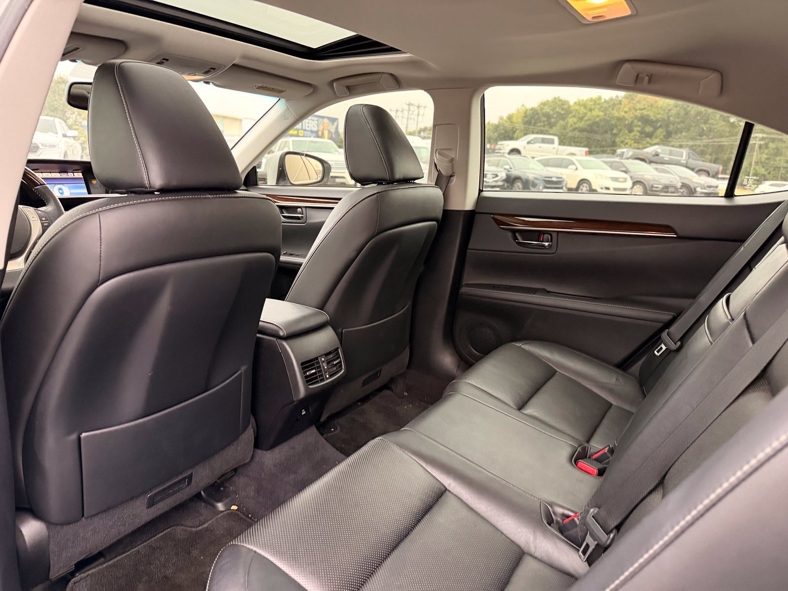 Used 2014 Lexus ES 350 w/ Luxury Package FWD image 21