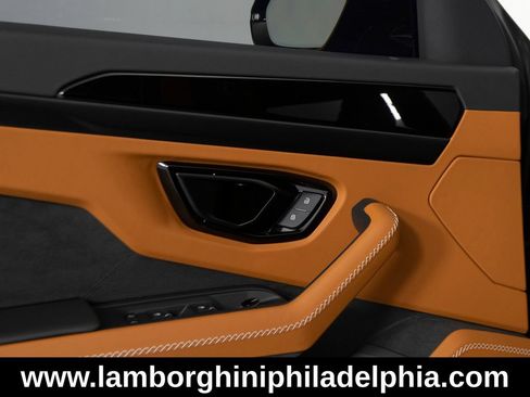 Used 2025 Lamborghini Urus S AWD/4WD image 13