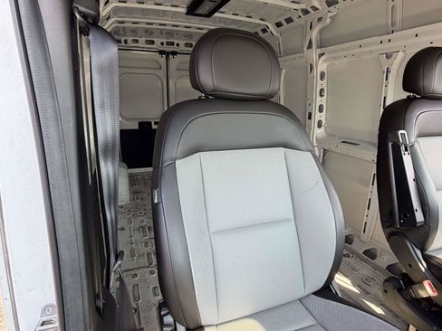 Used 2024 RAM ProMaster 2500 w/ Convenience Group FWD image 32
