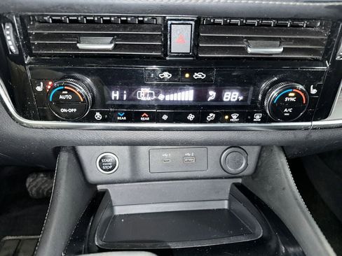 Used 2021 Nissan Rogue SL image 15