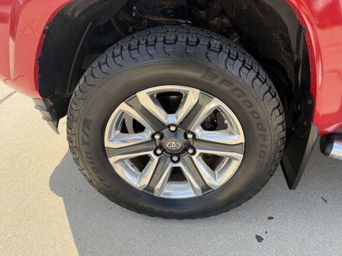 Used 2016 Toyota Tacoma Limited w/ Towing Package image 20