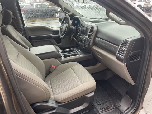 Used 2017 Ford F250 XLT w/ XLT Premium Package image 16