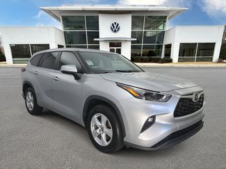 Used 2023 Toyota Highlander L video 1