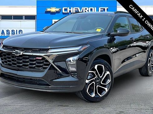 Used 2026 Chevrolet Trax RS w/ Sunroof Package FWD image 2