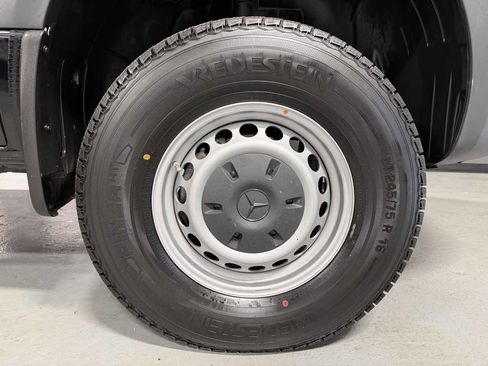 Used 2022 Mercedes-Benz Sprinter 2500 image 2