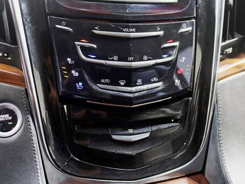 Used 2017 Cadillac Escalade ESV Luxury image 25