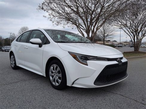 Used 2022 Toyota Corolla LE image 2