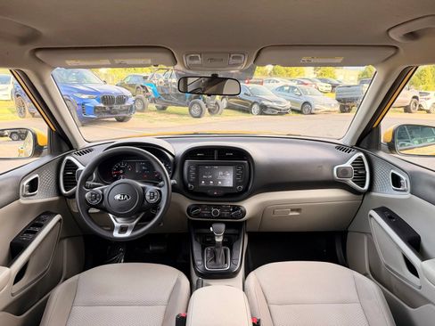 Used 2020 Kia Soul LX FWD image 23