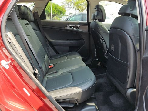 Certified 2025 Kia Sportage SX FWD image 18