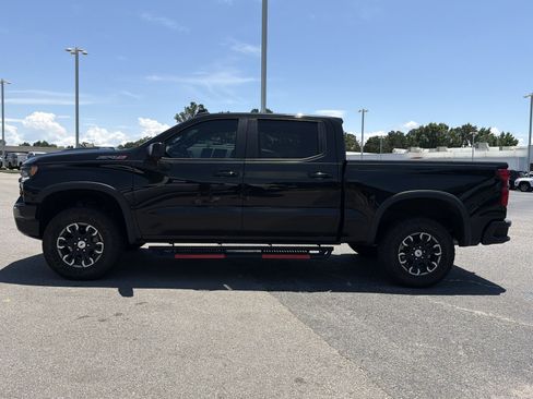 Used 2023 Chevrolet Silverado 1500 ZR2 w/ Technology Package AWD/4WD image 9