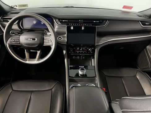 Used 2024 Jeep Grand Cherokee Limited w/ Luxury Tech Group II image 13