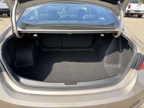 Used 2025 Chevrolet Malibu LT image 9