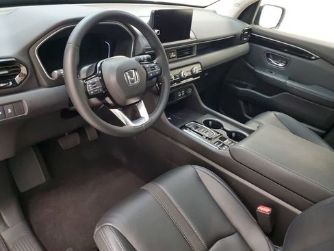 Certified 2023 Honda Pilot Touring image 2