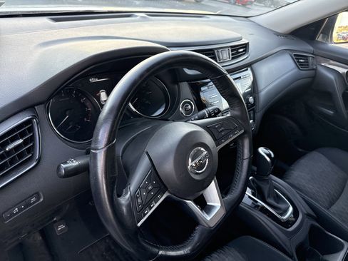 Used 2017 Nissan Rogue SV AWD/4WD image 9