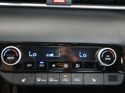 Used 2022 Hyundai Elantra Blue image 30