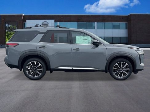 New 2026 Nissan Pathfinder Platinum w/ Lighting Package AWD/4WD image 6