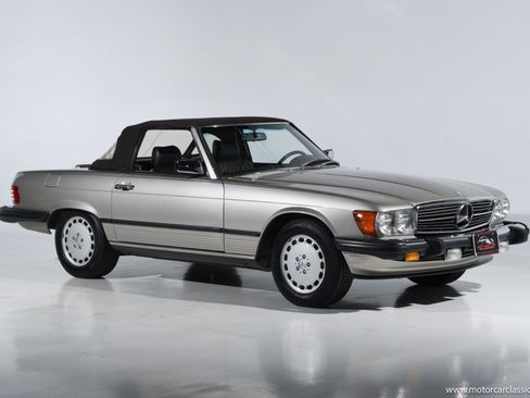 Used 1988 Mercedes-Benz 560 SL image 2