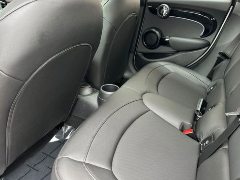 Used 2024 MINI Cooper 4-Door Hardtop image 4