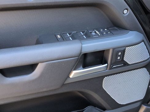 Used 2024 Land Rover Defender 130 X-Dynamic SE image 9