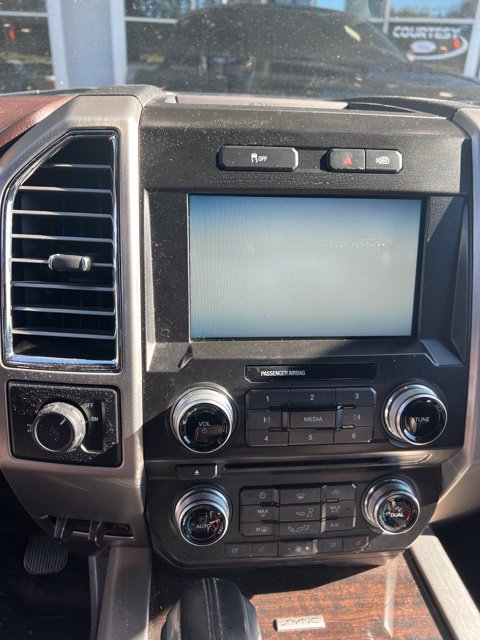 Used 2015 Ford F150 Platinum w/ Equipment Group 701A Luxury RWD image 9