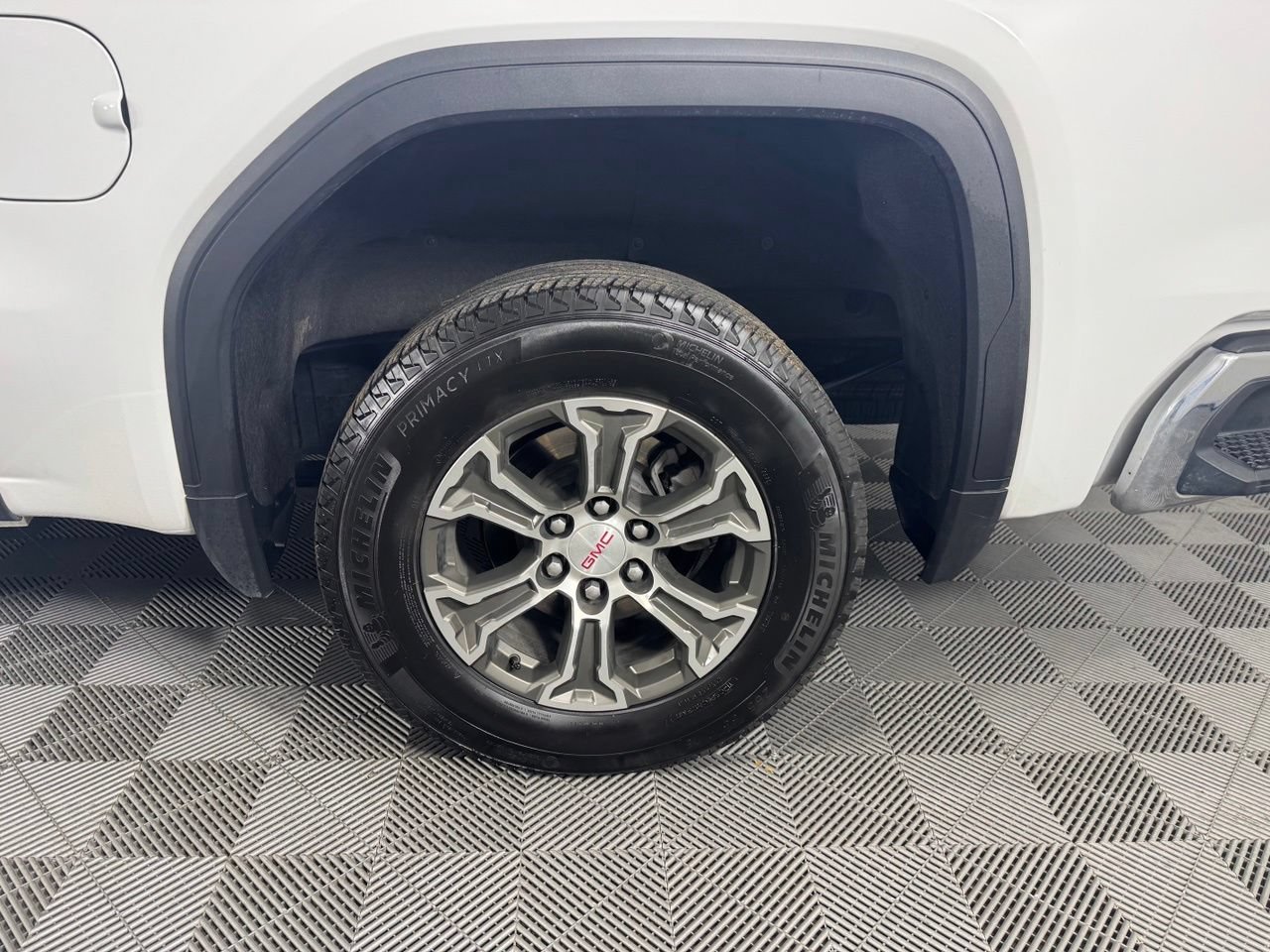 Used 2025 GMC Sierra 1500 SLT AWD/4WD image 40