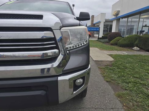 Used 2017 Toyota Tundra SR5 image 9
