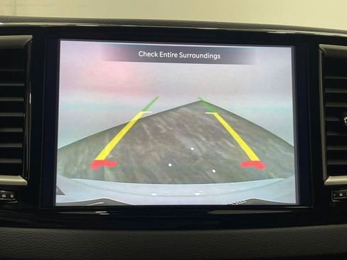 Used 2023 Chrysler Pacifica Touring-L image 23