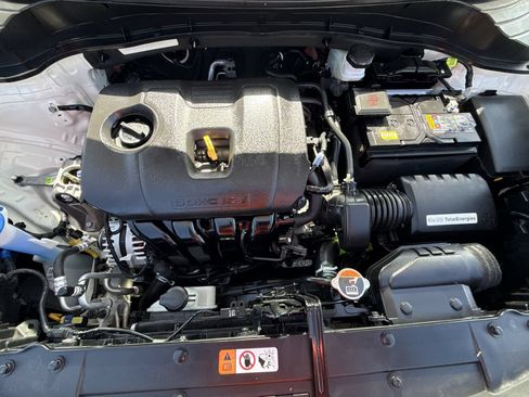 Used 2025 Kia Soul LX w/ LX Technology Package FWD image 17