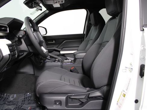 Used 2024 Toyota Tacoma TRD Off-Road image 9