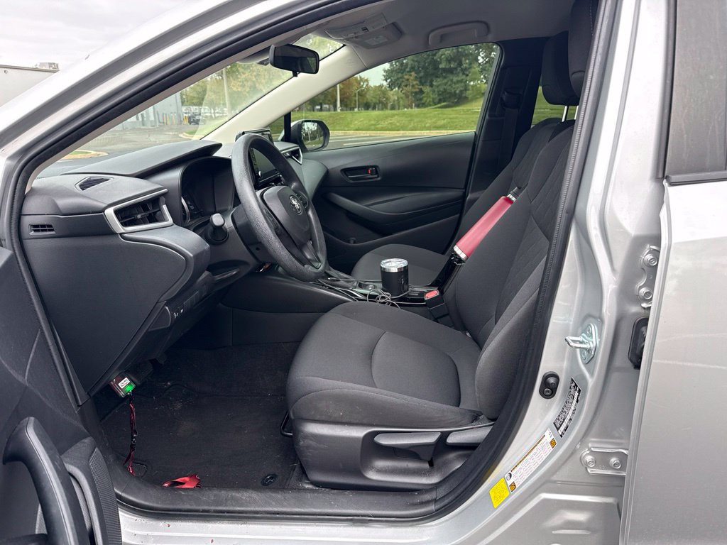 Used 2022 Toyota Corolla LE FWD image 3