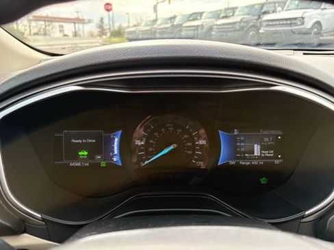 Used 2019 Ford Fusion SE image 18