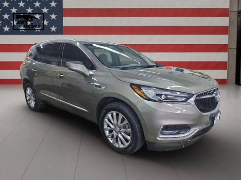 Used 2020 Buick Enclave Essence w/ Sound and Sites Package AWD/4WD image 3