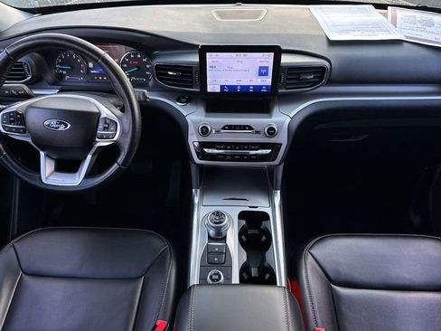 Used 2022 Ford Explorer XLT w/ Equipment Group 202A image 12