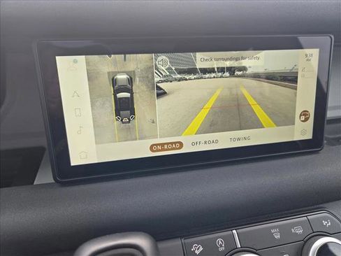 Used 2023 Land Rover Defender 110 X-Dynamic SE image 12