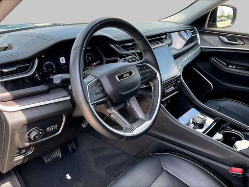 Used 2022 Jeep Grand Cherokee L Limited w/ Black Appearance Package AWD/4WD image 18