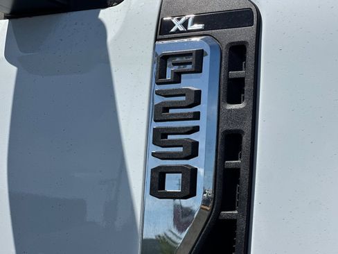 New 2026 Ford F250 XL w/ XL Chrome Package image 22