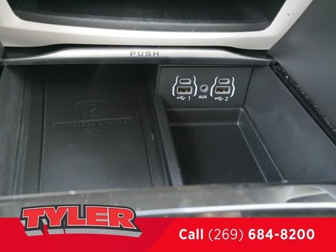 Used 2022 Chrysler Pacifica Limited AWD/4WD image 35