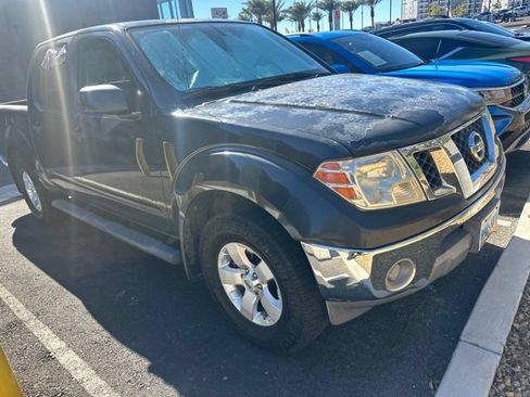 Used 2010 Nissan Frontier SE AWD/4WD image 2
