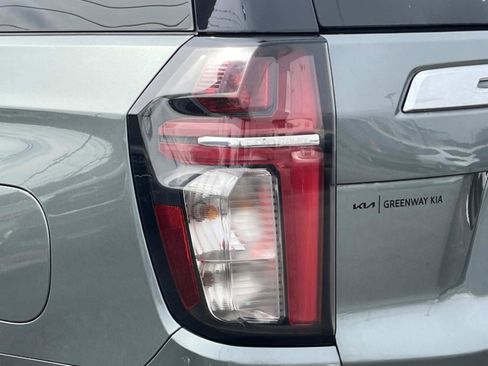 Used 2023 Chevrolet Suburban Premier image 10