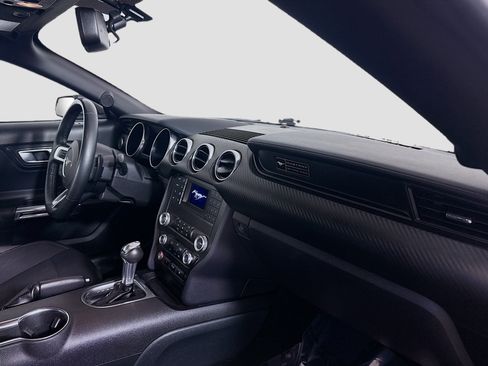 Used 2020 Ford Mustang Convertible image 28