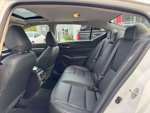 Used 2025 Nissan Altima 2.5 SL FWD image 12
