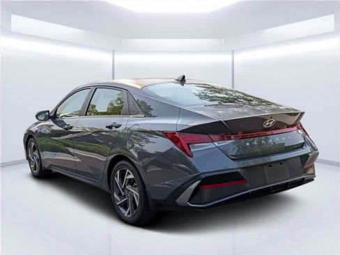 Certified 2024 Hyundai Elantra Limited FWD image 6