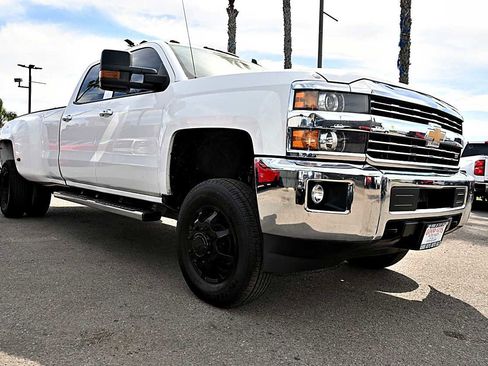 Used 2015 Chevrolet Silverado 3500 LTZ image 4