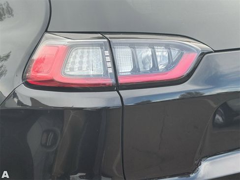 Used 2019 Jeep Cherokee Limited w/ Luxury Group image 10