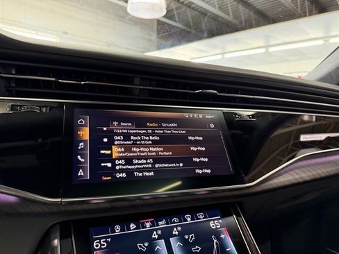 Used 2019 Audi Q8 Prestige w/ Luxury Package AWD/4WD image 26